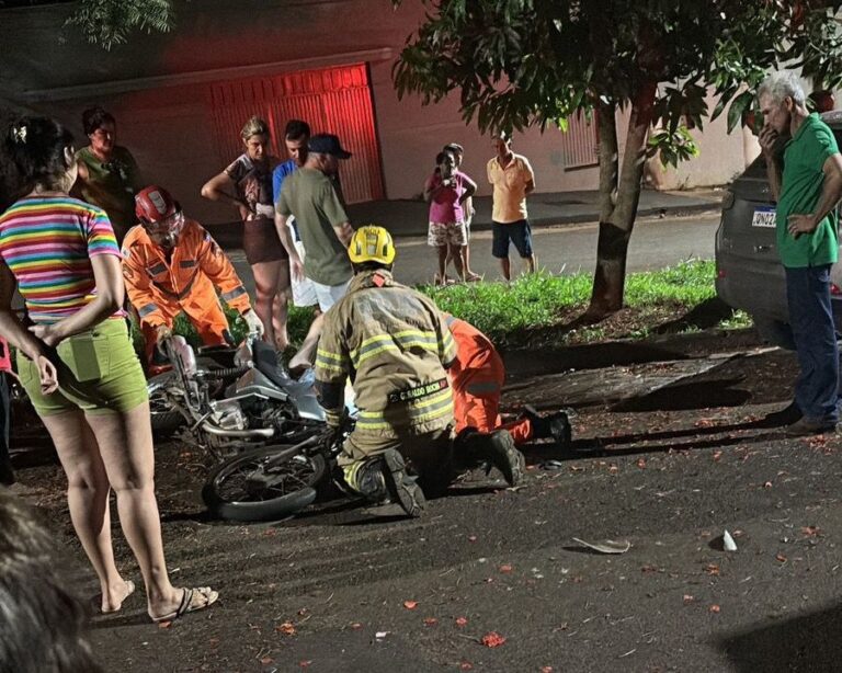 Motociclista é resgatado pelo CBMMG após ficar preso sob carro em Ituiutaba