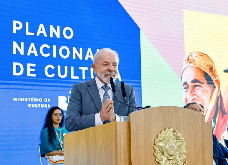 Sem ‘todes’: Lula sanciona lei que proíbe linguagem neutra nos órgãos públicos