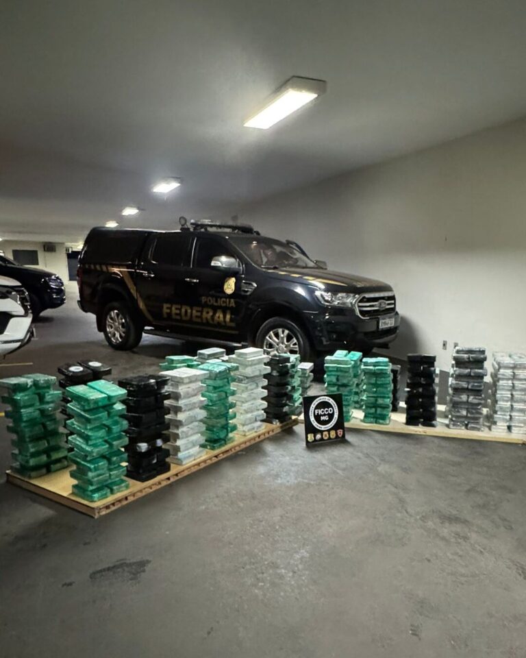 Ação integrada apreende 420 kg de cocaína escondidos em bitrem em Uberlândia