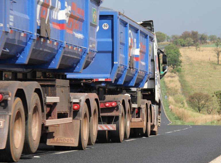 DER-MG limita tráfego de caminhões em rodovias estaduais nos feriados de fim de ano