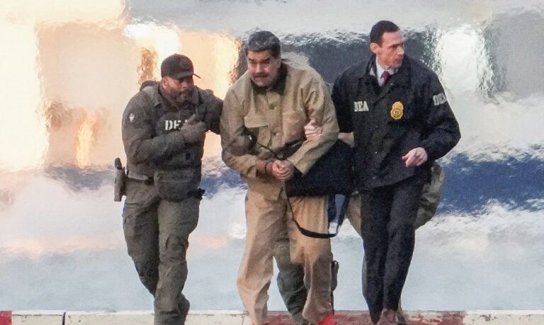 Maduro e esposa são levados para Corte em Nova York