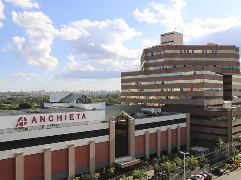 Técnicos de enfermagem são presos suspeitos de matar 3 pacientes em hospital do DF