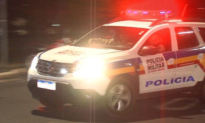 Mulher salta de carro em movimento após ser amordaçada por marido embriagado em Uberlândia (MG)