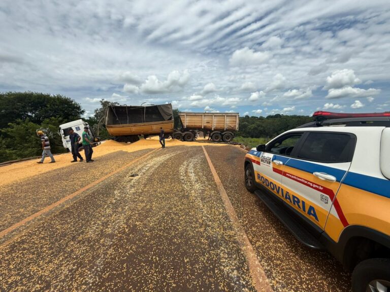 Caminhão tomba e interdita a MGC-154, em Ituiutaba, no sentido Campina Verde