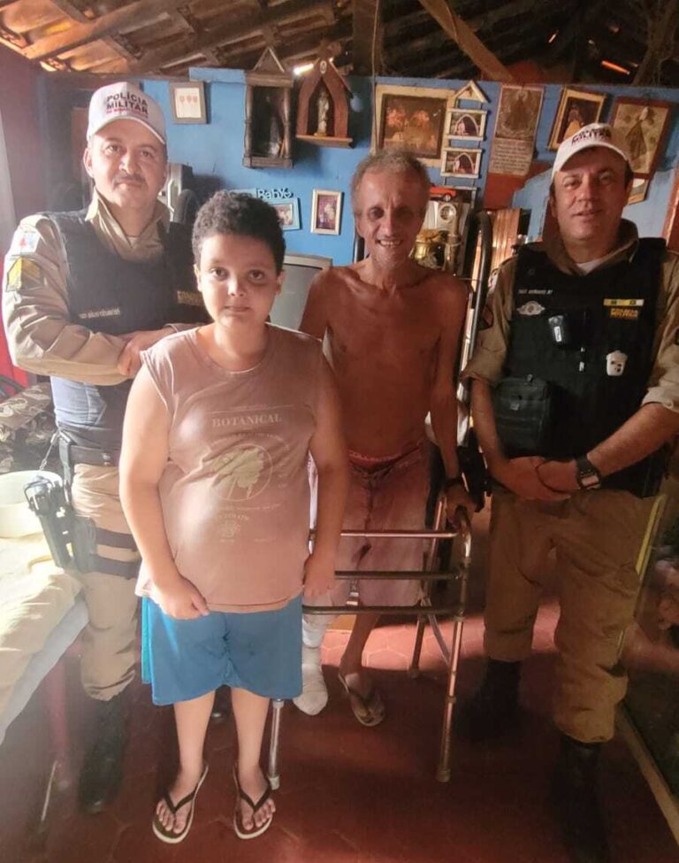 Policiais militares rodoviários realizam ação solidária para ajudar pessoa em situação de vulnerabilidade em Ituiutaba