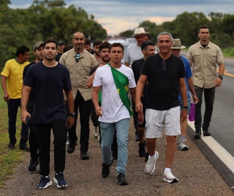 Nikolas Ferreira inicia caminhada de Minas Gerais até Brasília em ato simbólico pela justiça e liberdade
