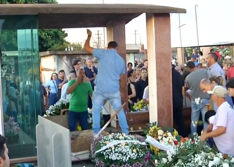 O sepultamento de Miguel Araújo Machado, neto do prefeito Dione Araújo, foi marcado por forte comoção em Itumbiara