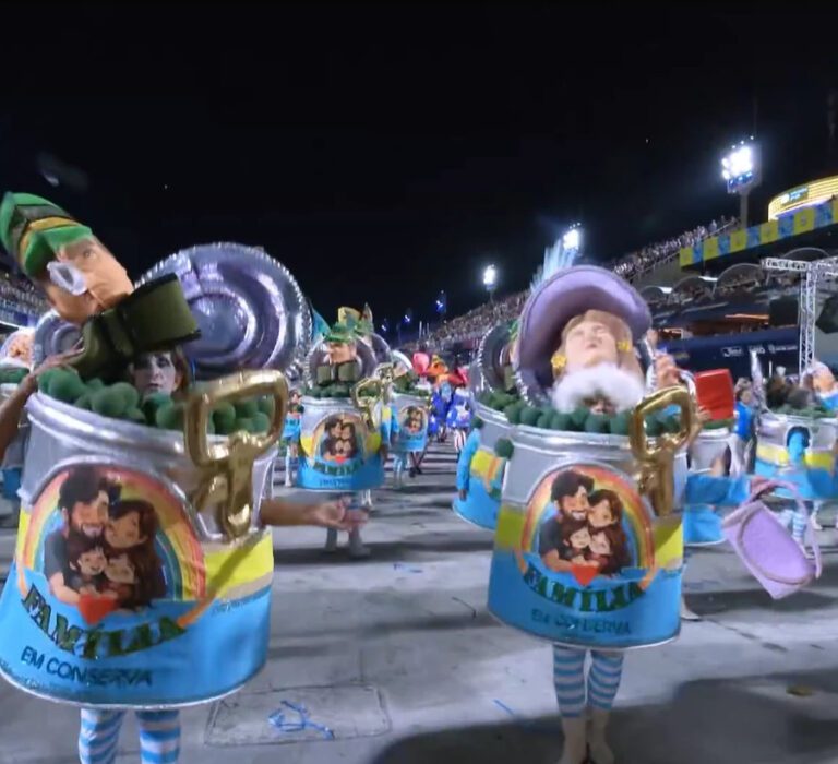 Homenagem a Lula no Carnaval do Rio é marcada por sátira política e ironias à oposição