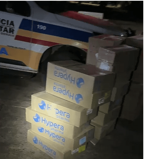 Homem de 65 anos foi detido transportando carga irregular de medicamentos na MG-427 em Planura (MG)