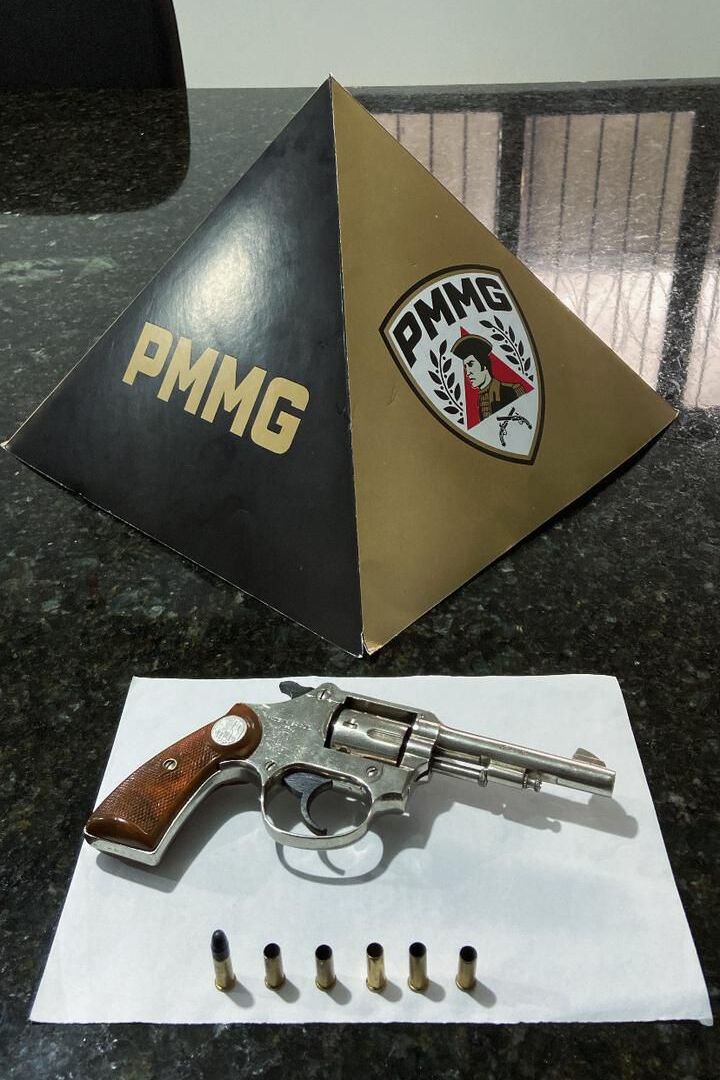 Polícia Militar prende foragido da Justiça acusado de homicídio após troca de tiros no município de Prata