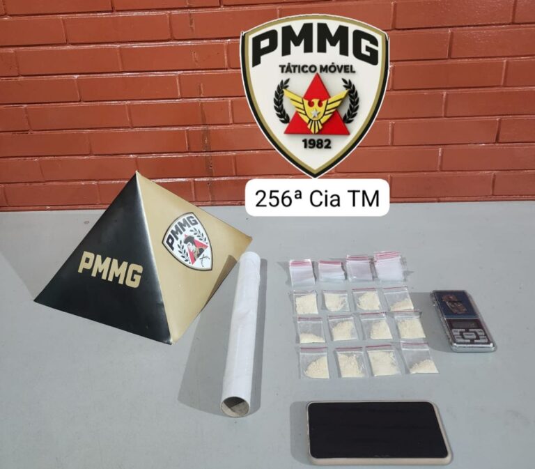 Polícia Militar prendeu uma mulher de 22 anos por suspeita de tráfico em Ituiutaba