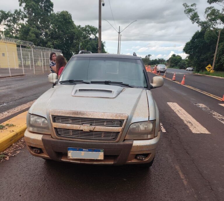 PM Rodoviária apreende caminhonete com placa adulterada e registro de roubo no RJ durante operação na MG-154