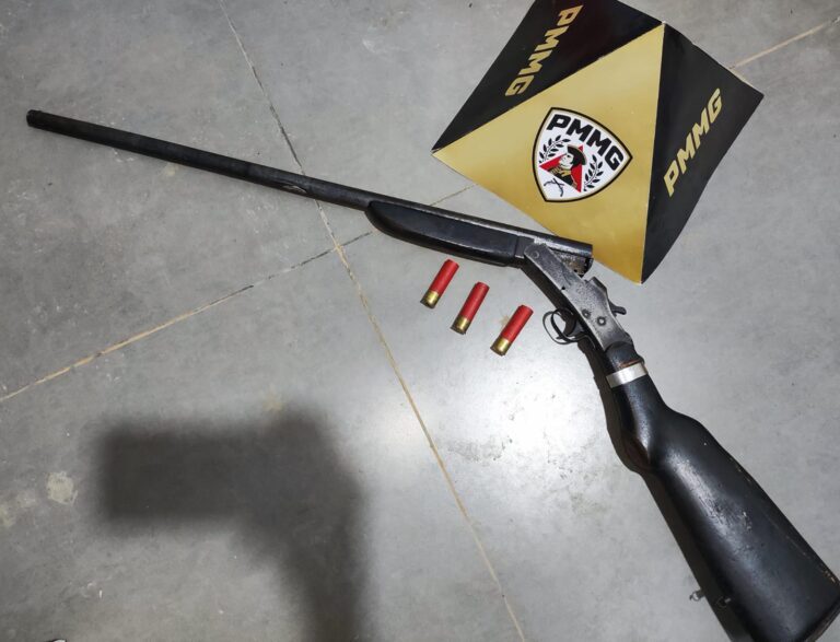 PM prende homem de 33 anos após denúncia de lesão corporal e ameaça em Ipiaçu (MG)