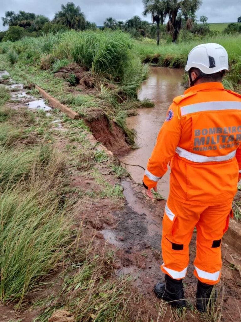 Vistoria confirma danos na pista da MGC-154 entre Ituiutaba e Capinópolis após transbordamento de córrego