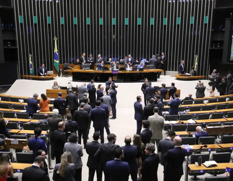 Câmara aprova projeto antifacção que prevê penas de até 40 anos para integrantes de organizações criminosas