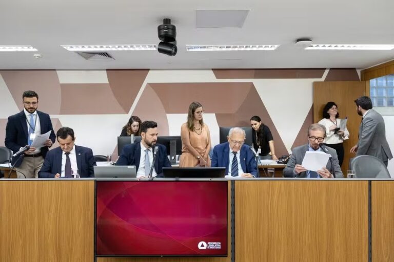 ALMG aprova reajuste de 5,4% para servidores estaduais de Minas Gerais