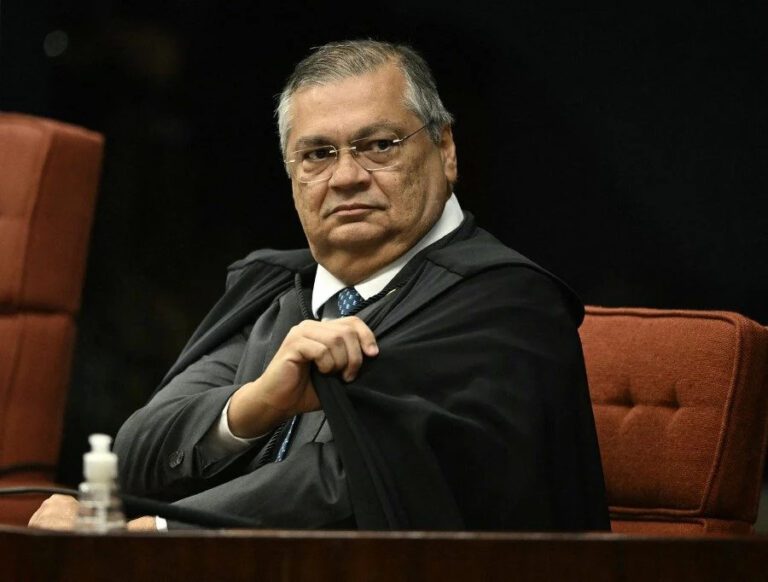 Dino suspende quebra de sigilo de empresária amiga de Lulinha aprovada pela CPI do INSS