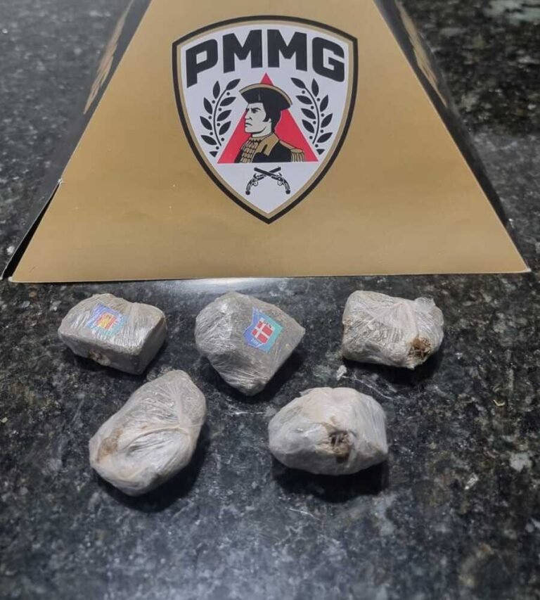 PM prende homem de 40 anos por tráfico de drogas em Prata (MG)
