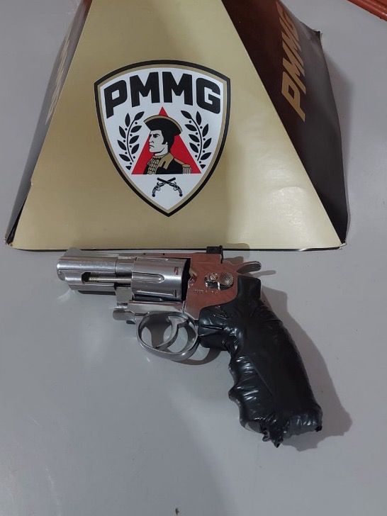 Conveniência é assaltada por criminosos armados no bairro Junqueira, em Ituiutaba