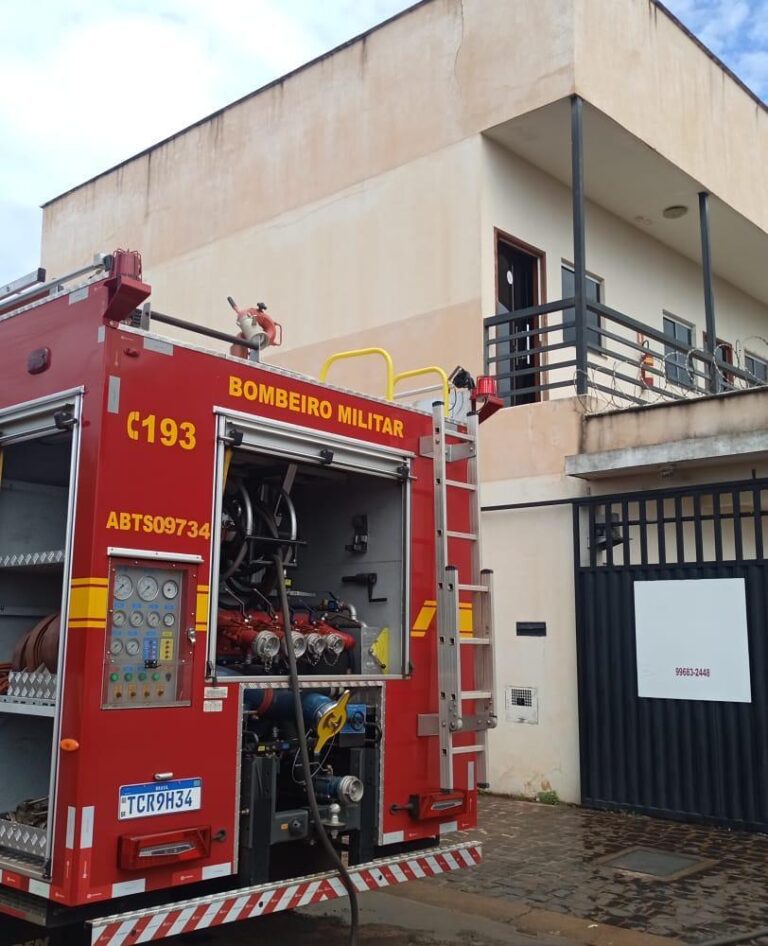 Princípio de incêndio em flat mobiliza bombeiros e termina com resgate de gato em Ituiutaba