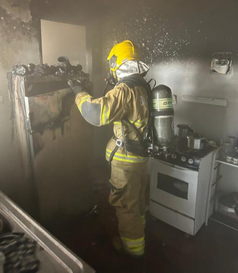 Casa é atingida por incêndio no Centro de Ituiutaba