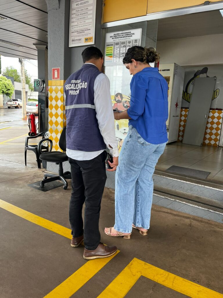 Procon fiscaliza postos de combustíveis após suspeita de aumento abusivo em Ituiutaba