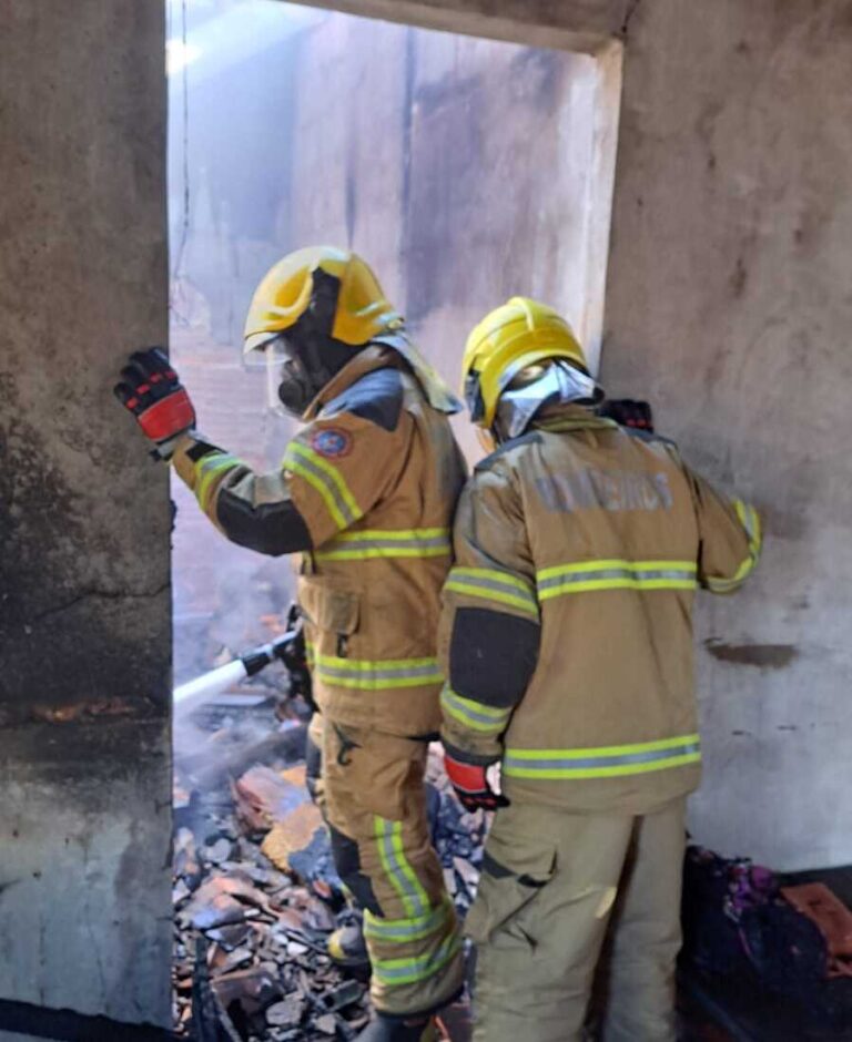 Casa é atingida por incêndio no bairro Santa Edwiges, em Ituiutaba