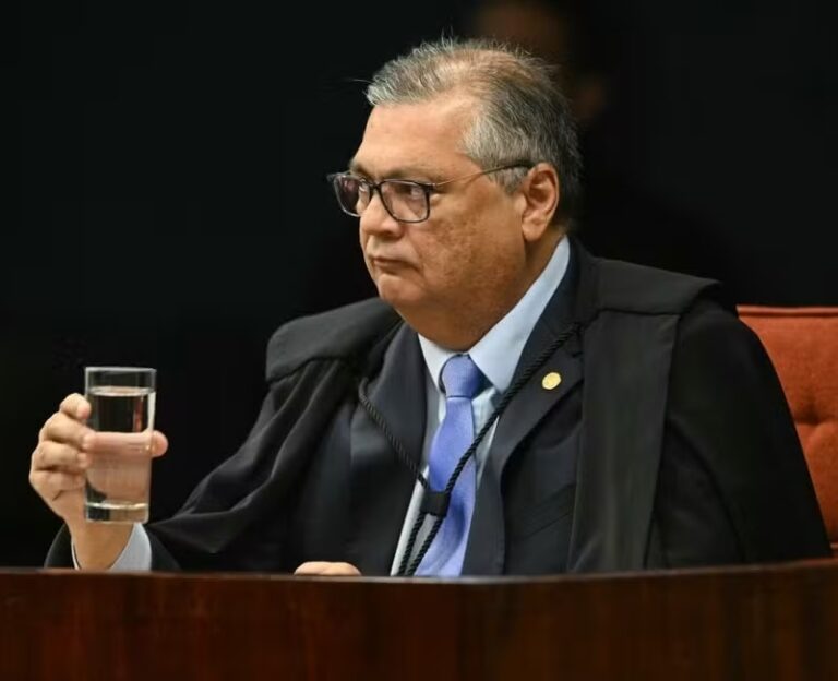 Dino anula quebras de sigilo de Lulinha na CPMI do INSS