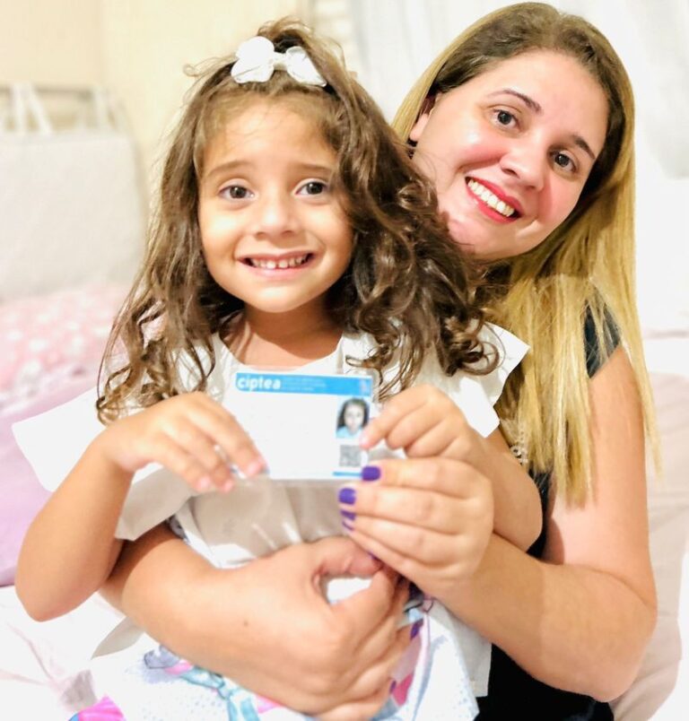 Carteira de identificação para pessoas com transtorno do espectro autista já beneficia mais de 60 mil mineiros