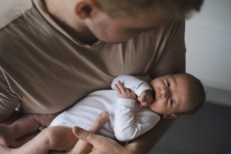 Senado aprova aumento de licença-paternidade para até 20 dias