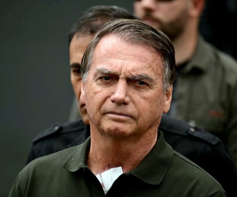 Moraes autoriza prisão domiciliar de Bolsonaro por 90 dias