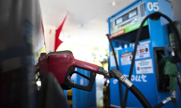 Diesel sobe mais de 24% em um mês e chega a até R$ 10 por litro em SP, diz ANP
