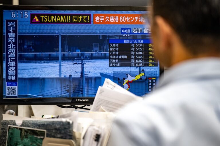 Japão registra terremoto de 7,4 graus e alerta sobre tsunamis