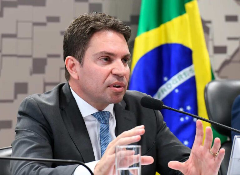 Ramagem é preso pelo ICE, polícia de imigração dos EUA