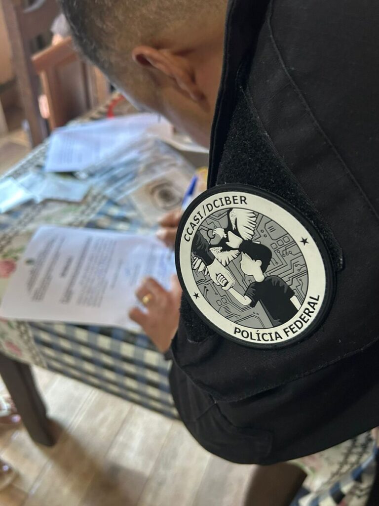PF realiza operação contra armazenamento de material violência sexual infantil em MG