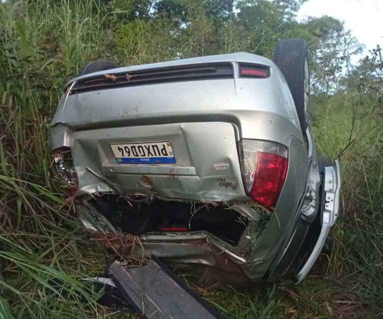 Carro capota na MGC-497 e deixa cinco feridos entre Prata e Uberlândia