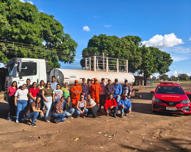 Bombeiros realizam treinamento de emergência para servidores em Santa Vitória