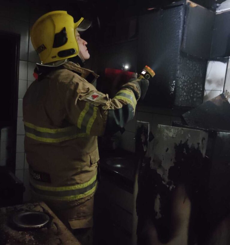 Residência é atingida por incêndio em Ituiutaba