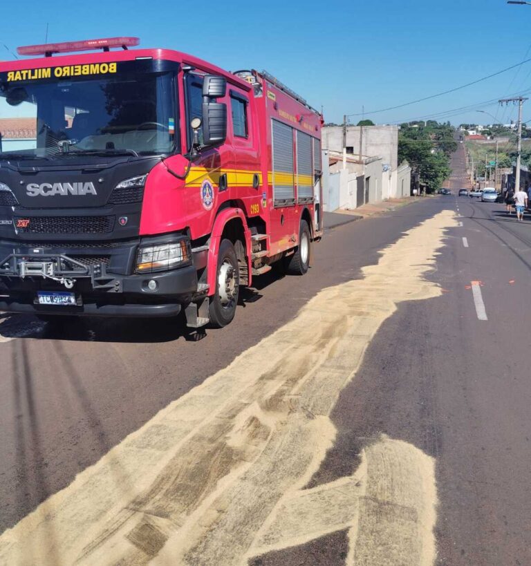 Derramamento de óleo atinge rua com aclive no bairro Novo Horizonte em Ituiutaba