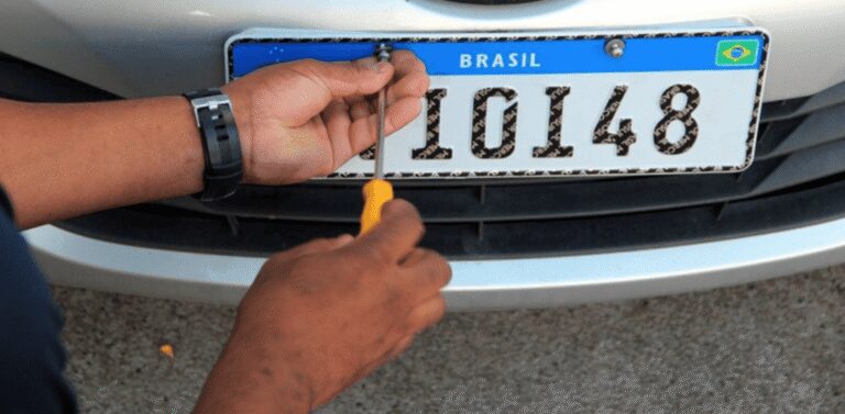 Comissão aprova projeto que propõe volta de estado e município nas placas de veículos no Brasil