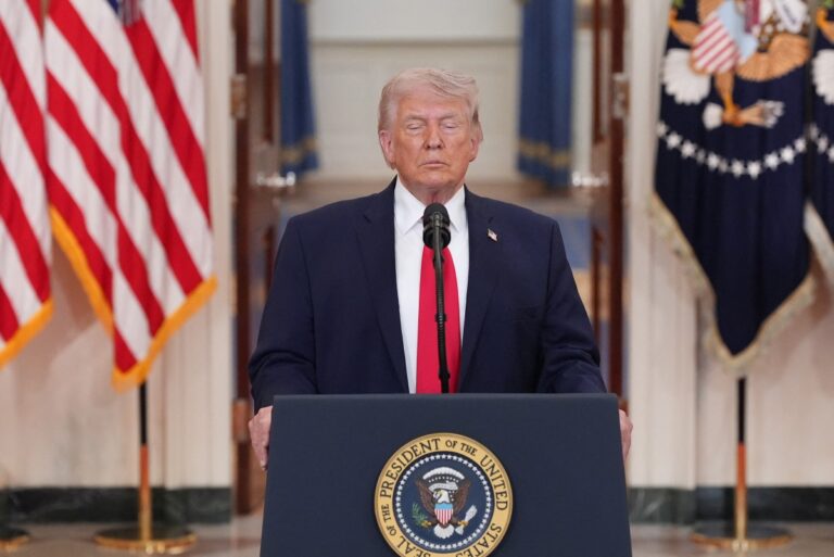 Trump anuncia apreensão de embarcação iraniana e agrava crise no Estreito de Hormuz