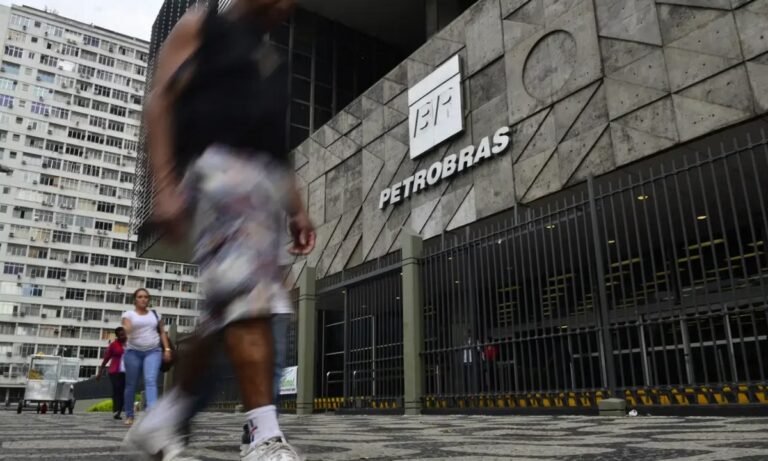 Petrobras nega defasagem nos preços e diz seguir política de reajuste