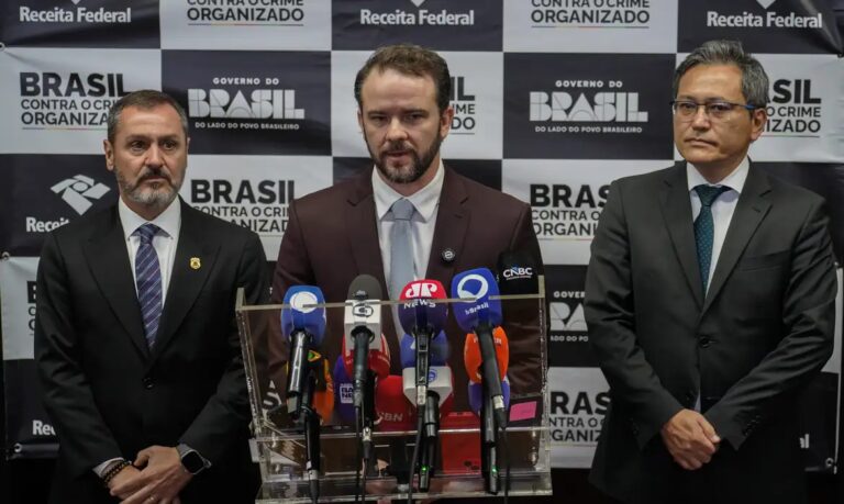 Brasil e EUA firmam acordo para combater tráfico internacional de armas e drogas