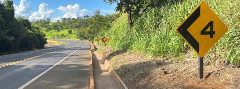Dez curvas perigosas de rodovias no Triângulo e Alto Paranaíba recebem reforço na sinalização