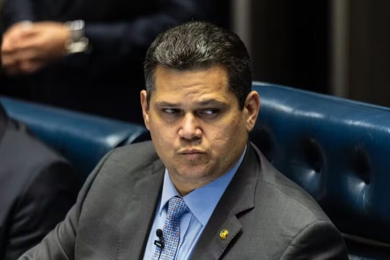 Alcolumbre ignora pressão de PT e PL e barra instalação de CPMI sobre Vorcaro e fraudes do Master