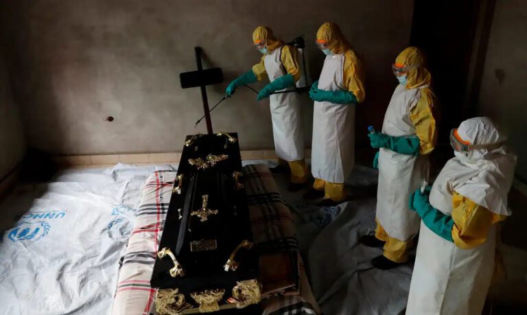 OMS declara emergência internacional após avanço do ebola na África, com 139 mortes suspeitas