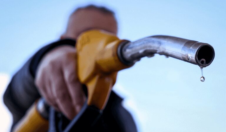 Petrobras anuncia aumento do preço da gasolina em $ 0, 48 por litro