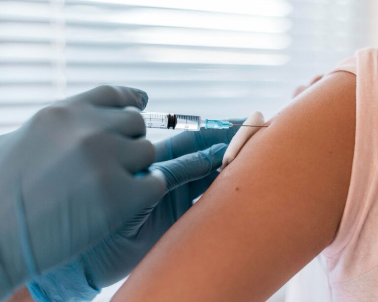 Vacina da gripe pode ser liberada para todos em Minas já na próxima semana