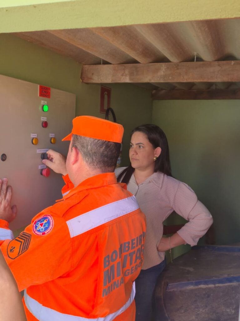 Bombeiros realizam vistoria preventiva em escola de Cachoeira Dourada