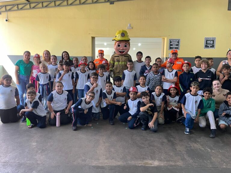 Projeto “Bombeiros nas Escolas” leva orientação preventiva a estudantes em Escola Municipal de Ituiutaba